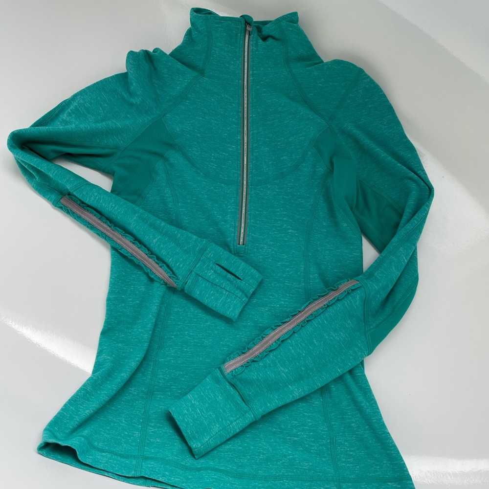 Lululemon 3/4 long sleeve pullover with reflective ruffle detailing.